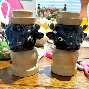 Wood & Redware Bull S&P Shakers.  Vintage Made in Japan. Metal Bottom.  EC